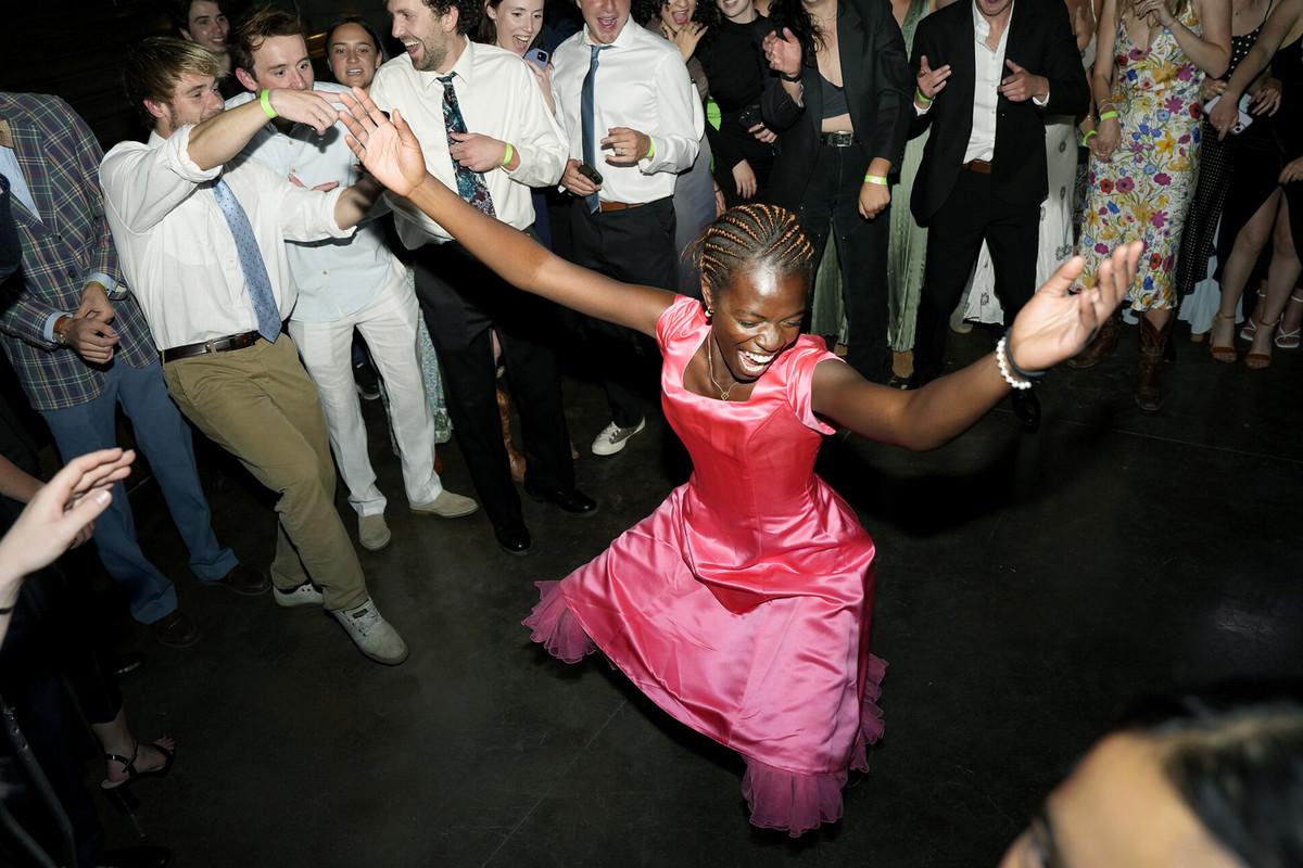 Olamide Olayiwola tears it up in the center of a dance circle on April 27 at Cornerstone during Senior Prom to account for the fact most high school seniors four years ago weren’t able to have proms nationwide due to COVID. It was well organized, well attended and just the right amount of wild. This was the first year of the dance and all although it’s uncertain of its continuance, 它很受欢迎. 杰米·科顿/赌博正规的十大网站摄